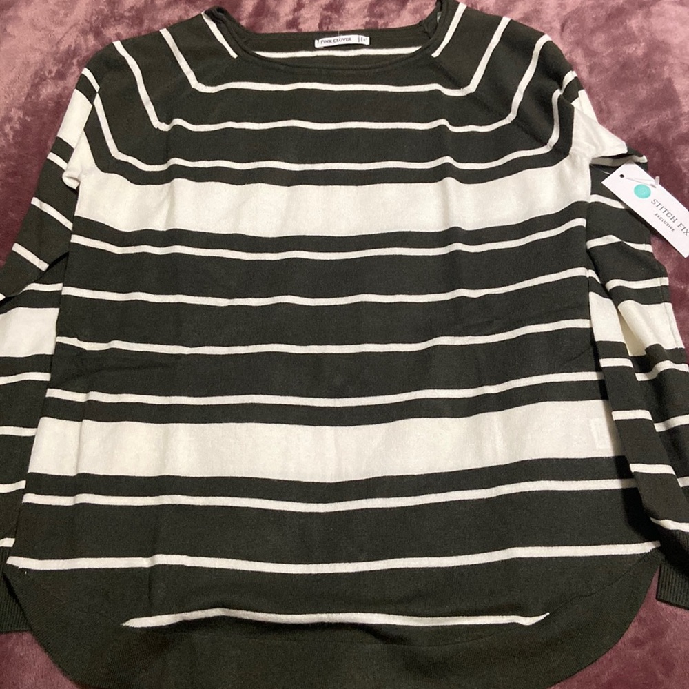 NWT Stitch Fix Pink Clover Valencia Curved Hem Sweater Green Size Medium M NEW